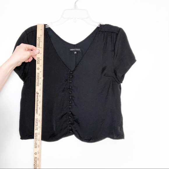 Kendall & Kylie for Pacsun Black Short Sleeve V-Neck Button Down T-shirt Size M - Picture 8 of 13
